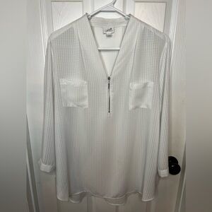 Jaclyn Smith blouse in size XXL. 100% polyester, white